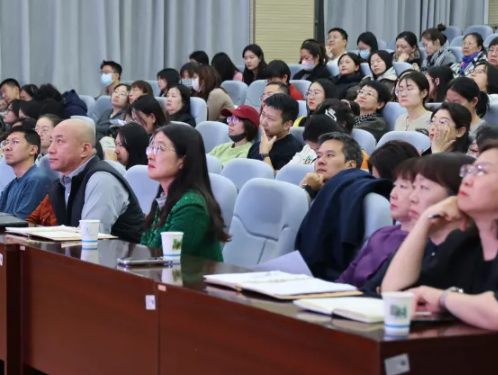 標(biāo)題：2025年秋季學(xué)期期中總結(jié)大會(huì)
瀏覽次數(shù)：1457
發(fā)表時(shí)間：2025-12-24