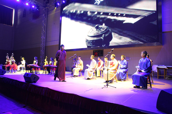 標(biāo)題：呼市一中傳統(tǒng)文化活動月啟動儀式
瀏覽次數(shù)：1530
發(fā)表時(shí)間：2015-10-25