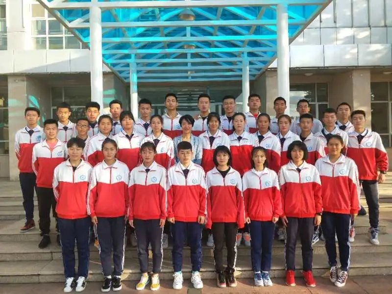 標(biāo)題：高三26班體育特色班為學(xué)校和老師送上畢業(yè)季最誠(chéng)摯的禮物
瀏覽次數(shù)：683
發(fā)表時(shí)間：2020-07-06