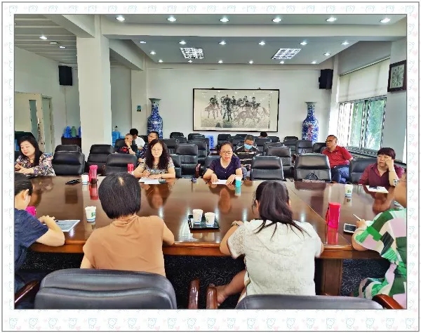 標(biāo)題：【破浪迎晨曦，聚將戰(zhàn)沙場】呼市一中備課組長述職暨培訓(xùn)會(huì)議（下）
瀏覽次數(shù)：831
發(fā)表時(shí)間：2020-08-27