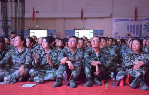 標題：斑斕青春，成就最好的自己 | 呼和浩特市第一中學2020級弘遠部軍事社會實踐活動慰問演出
瀏覽次數(shù)：707
發(fā)表時間：2020-08-30