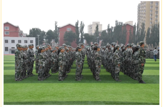標題：烈日“煉”萌新，汗水“淬”青春 | 呼和浩特市第一中學弘遠部新生軍訓總結暨表彰大會
瀏覽次數(shù)：686
發(fā)表時間：2020-09-03