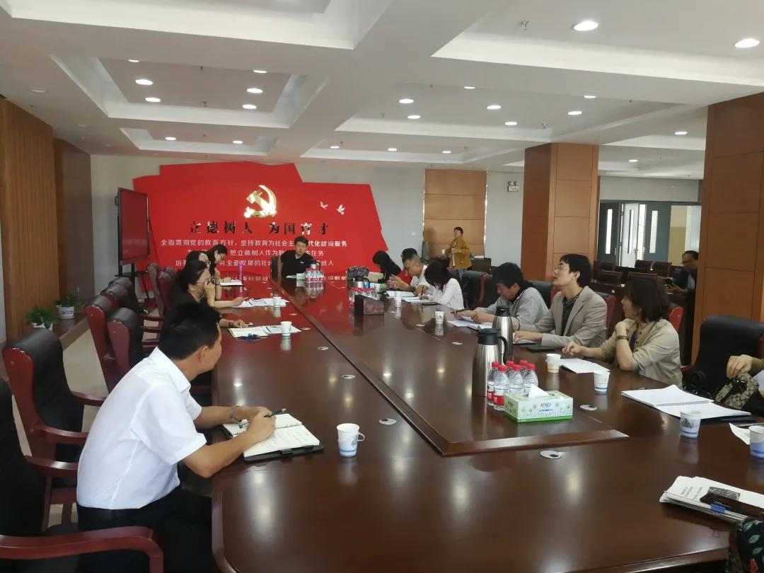 標(biāo)題：若臨秋水，如沐春風(fēng) | 呼和浩特市第一中學(xué)高三視導(dǎo)工作成功開展
瀏覽次數(shù)：813
發(fā)表時(shí)間：2020-09-27