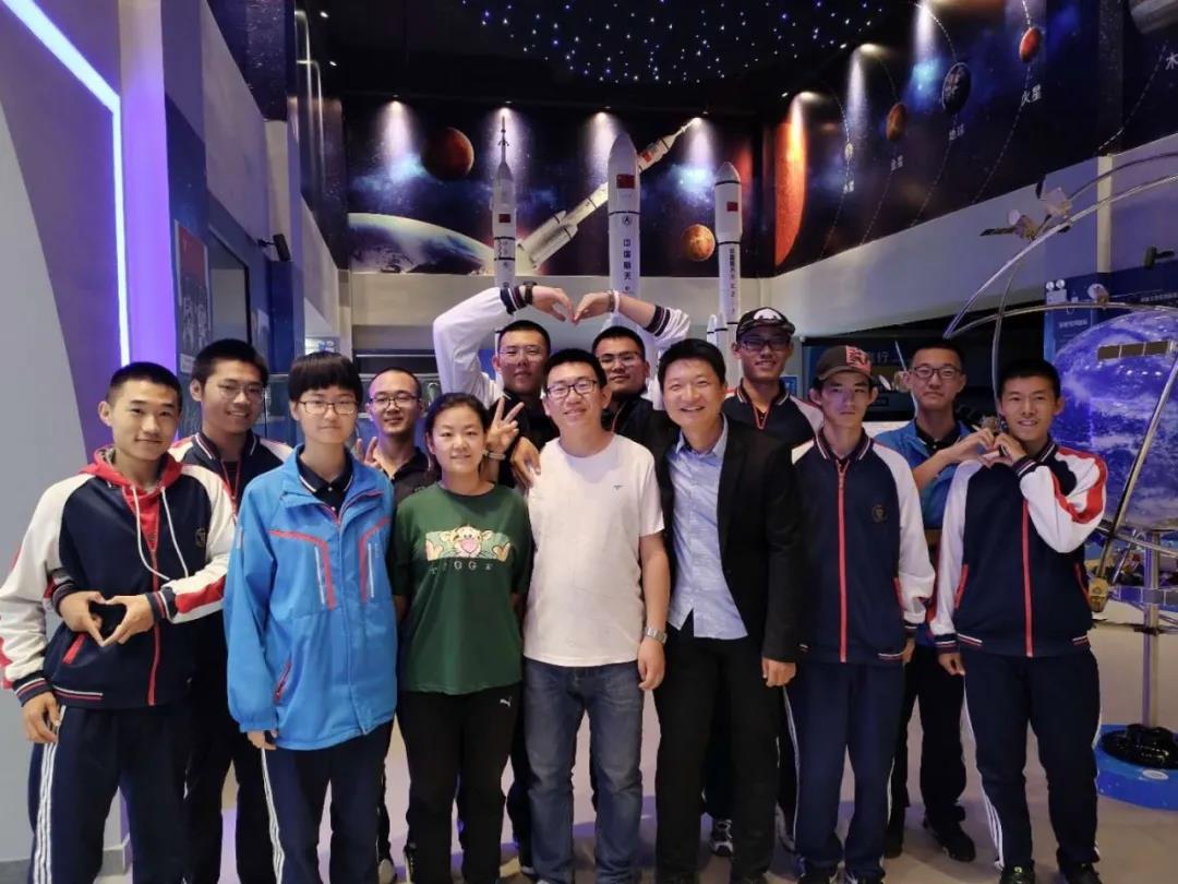 標(biāo)題：披荊斬棘，乘風(fēng)破浪 | 呼和浩特市第一中學(xué)2020年物理競賽喜獲佳績
瀏覽次數(shù)：807
發(fā)表時(shí)間：2020-10-10