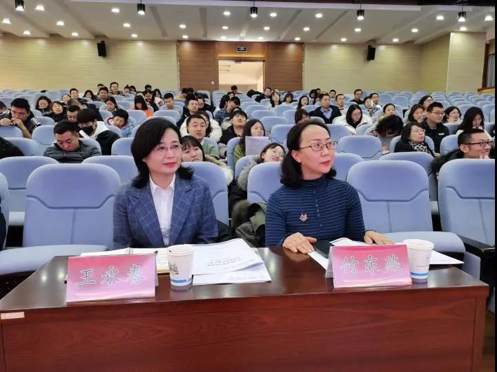 標題：學習新思想守正創(chuàng)新，奮進新時代潛心育人——第一屆校際班主任課交流展示活動在呼市一中舉行
瀏覽次數(shù)：2109
發(fā)表時間：2020-12-29