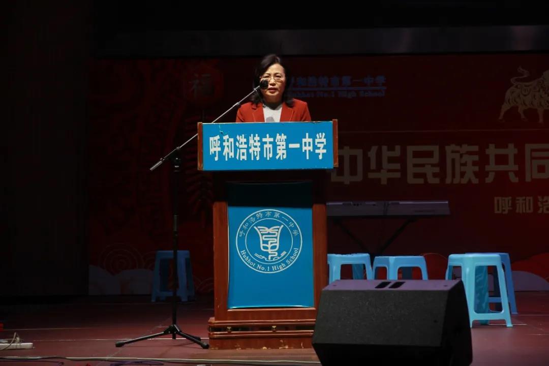 標題：鑄牢中華民族共同體意識，高唱家國情懷新時代贊歌 —— 呼和浩特市第一中學元旦文藝匯演
瀏覽次數(shù)：1462
發(fā)表時間：2021-01-09