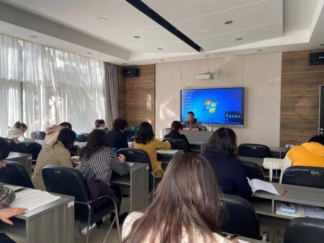 標(biāo)題：呼市一中歷史教研組活動(dòng)
瀏覽次數(shù)：1252
發(fā)表時(shí)間：2021-04-25