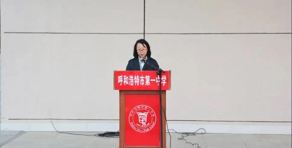 標(biāo)題：呼市一中黨委書(shū)記、校長(zhǎng)付東燕宣講自治區(qū)第十一次黨代會(huì)精神
瀏覽次數(shù)：2050
發(fā)表時(shí)間：2021-12-18