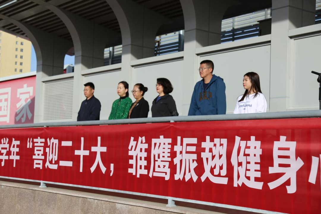 標題:“初”心如磐 奮楫篤行——呼市一中初中部舉辦秋季運動會
瀏覽次數(shù):7598
發(fā)表時間:2022-09-26